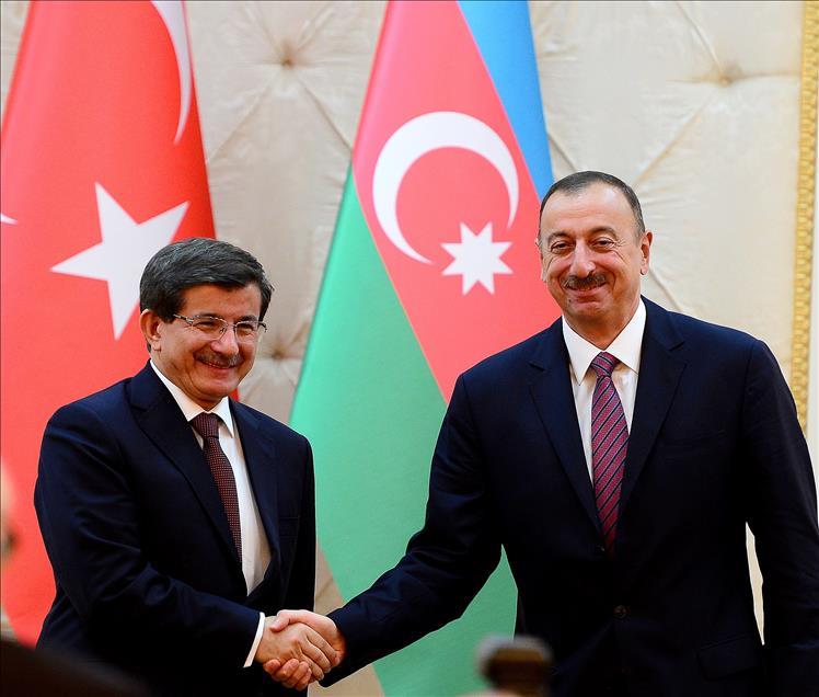 Başbakan Davutoğlu Bakü'de