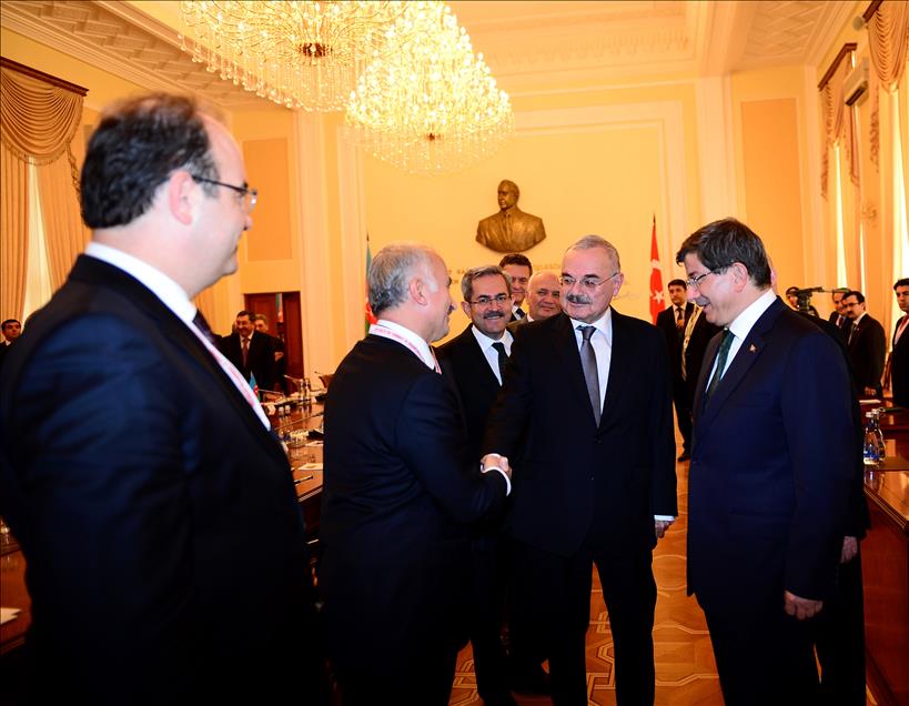 Başbakan Davutoğlu Bakü'de