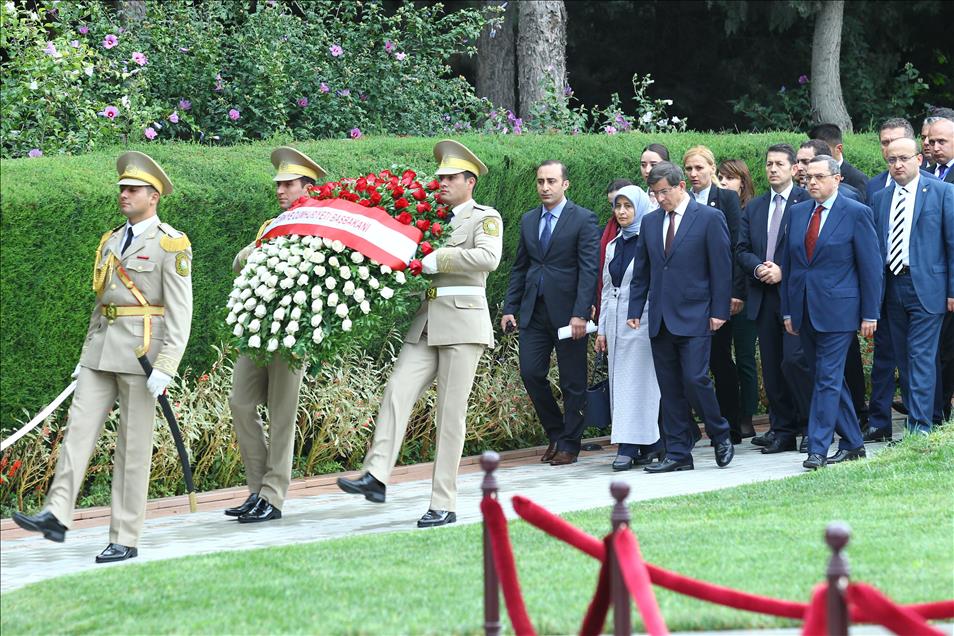 Başbakan Davutoğlu Bakü'de