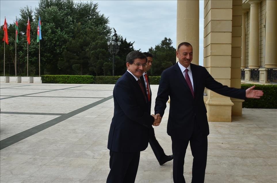 Başbakan Davutoğlu Bakü'de
