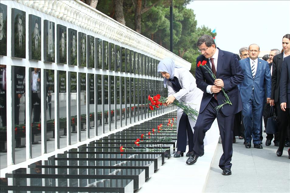 Başbakan Davutoğlu Bakü'de