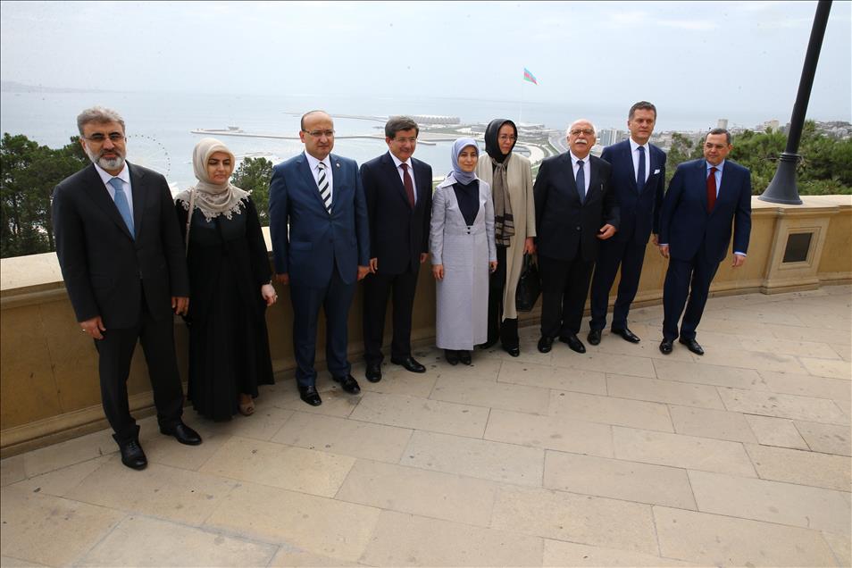 Başbakan Davutoğlu Bakü'de