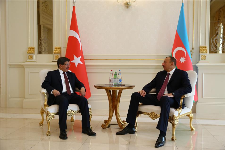 Başbakan Davutoğlu Bakü'de