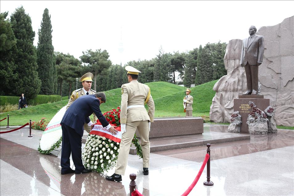 Başbakan Davutoğlu Bakü'de