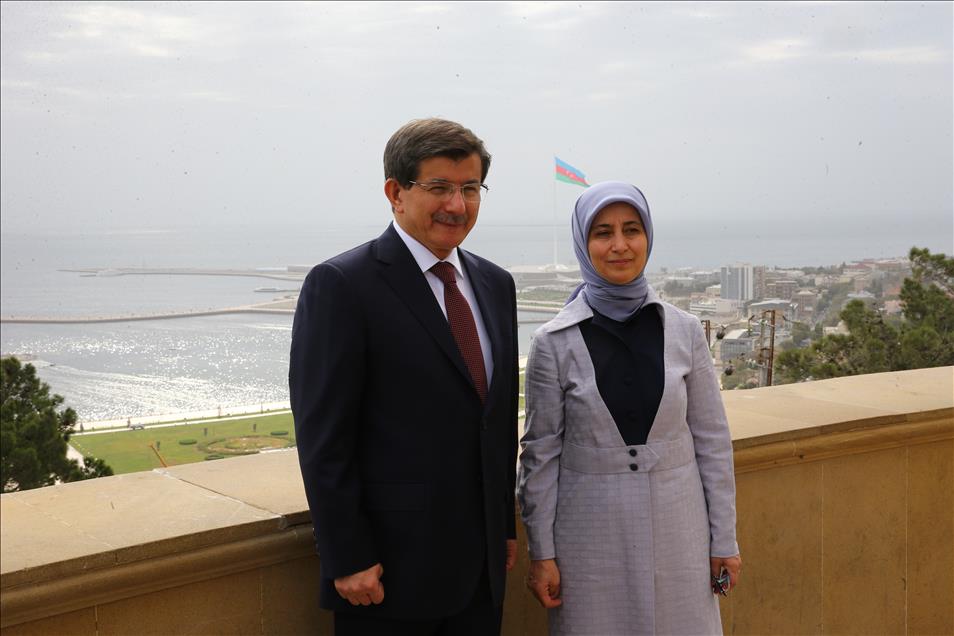 Başbakan Davutoğlu Bakü'de