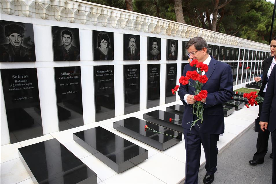 Başbakan Davutoğlu Bakü'de