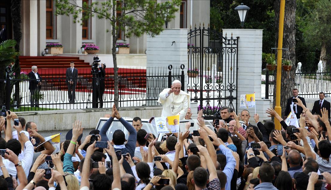 Papa Franciscus Arnavutluk'ta