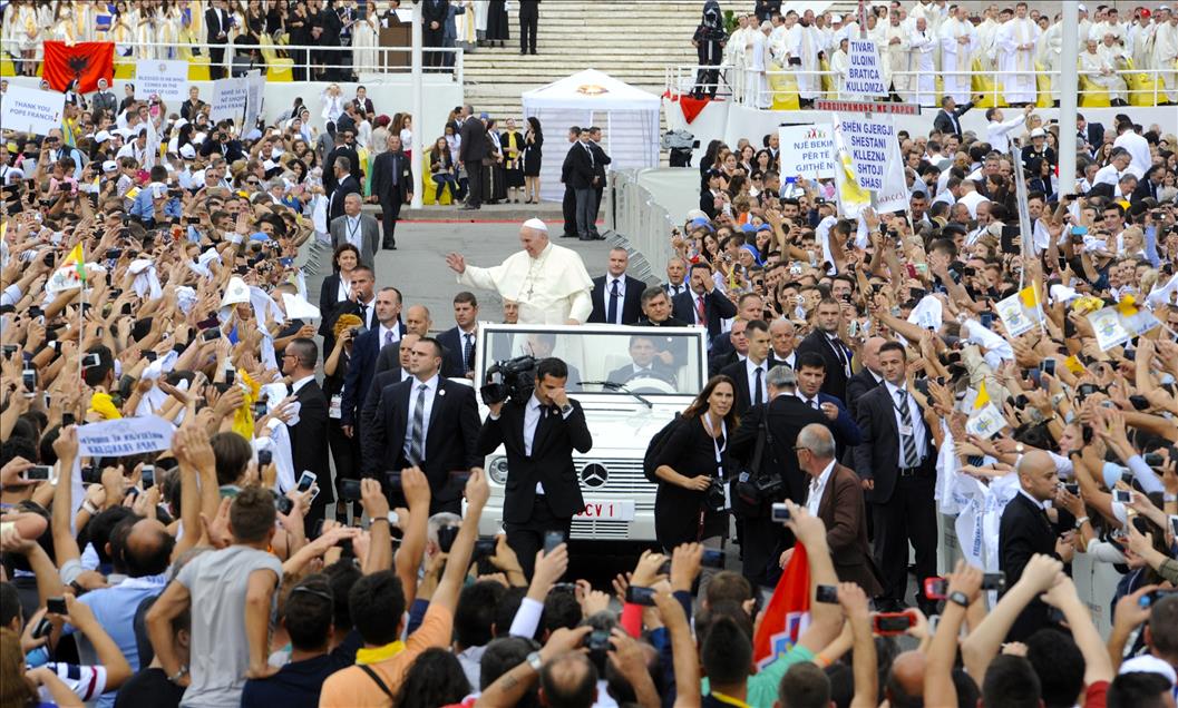 Papa Franciscus Arnavutluk'ta