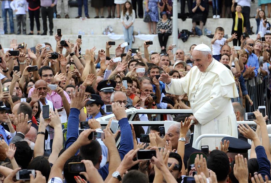 Papa Franciscus Arnavutluk'ta