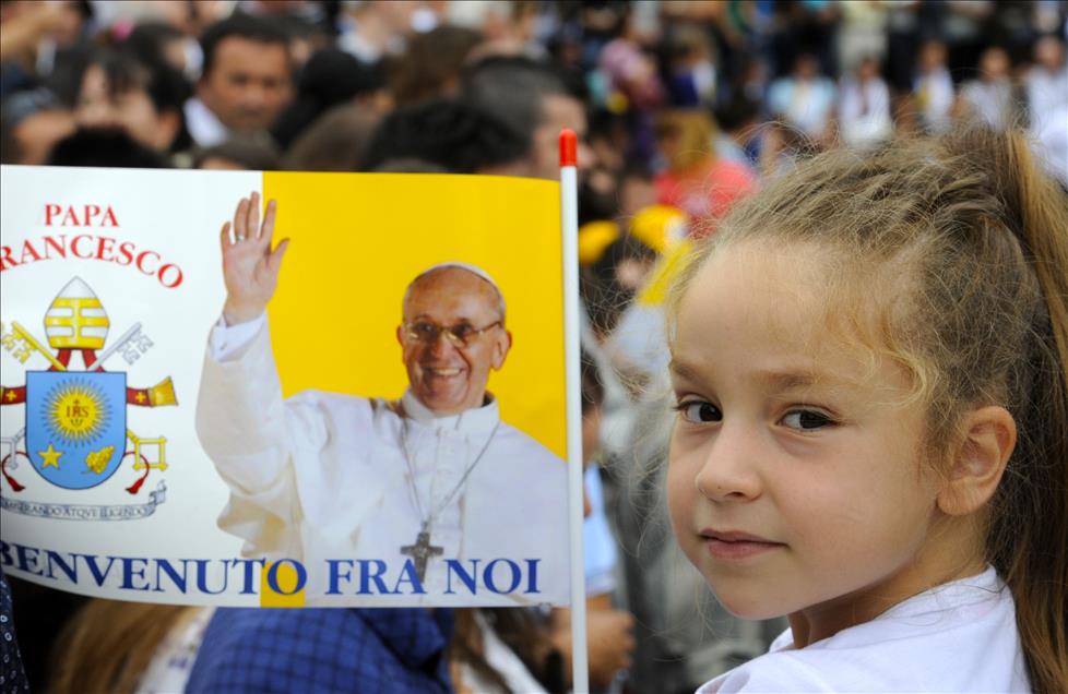 Papa Franciscus Arnavutluk'ta