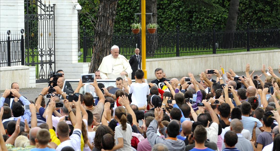 Papa Franciscus Arnavutluk'ta