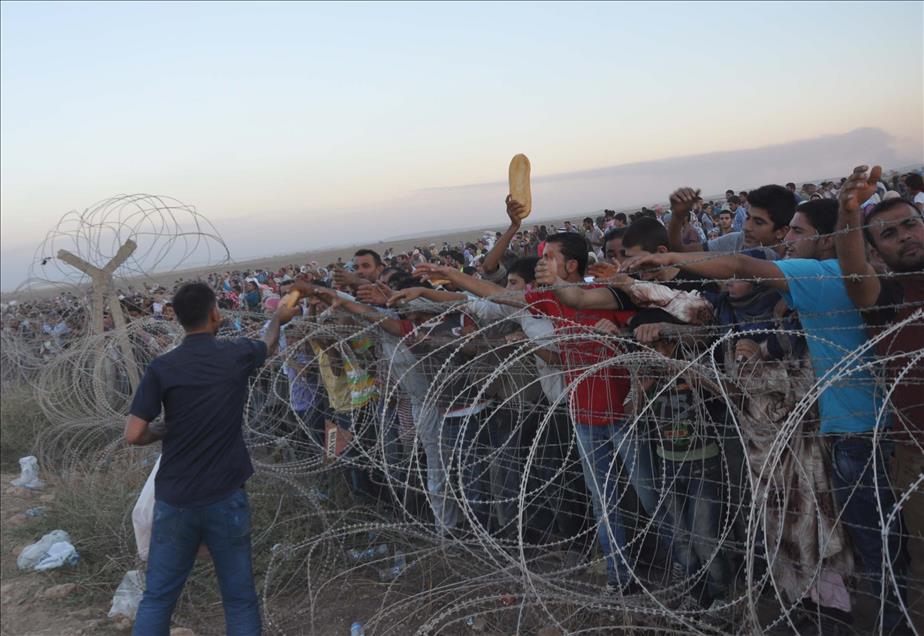 Turkey opens border crossing for Syrians escaping ISIL