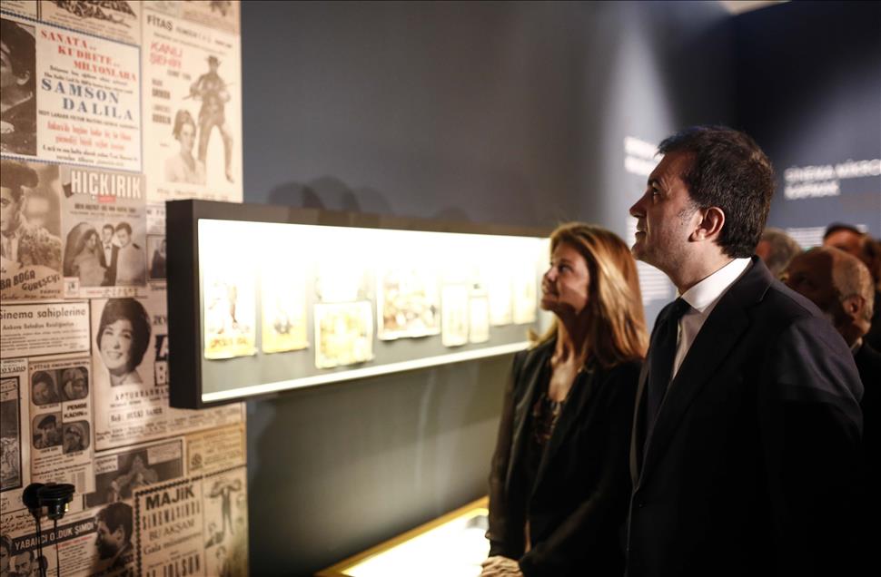 "Yüzyıllık Aşk: Türkiye'de Sinema ve Seyirci İlişkisi" sergisi açıldı