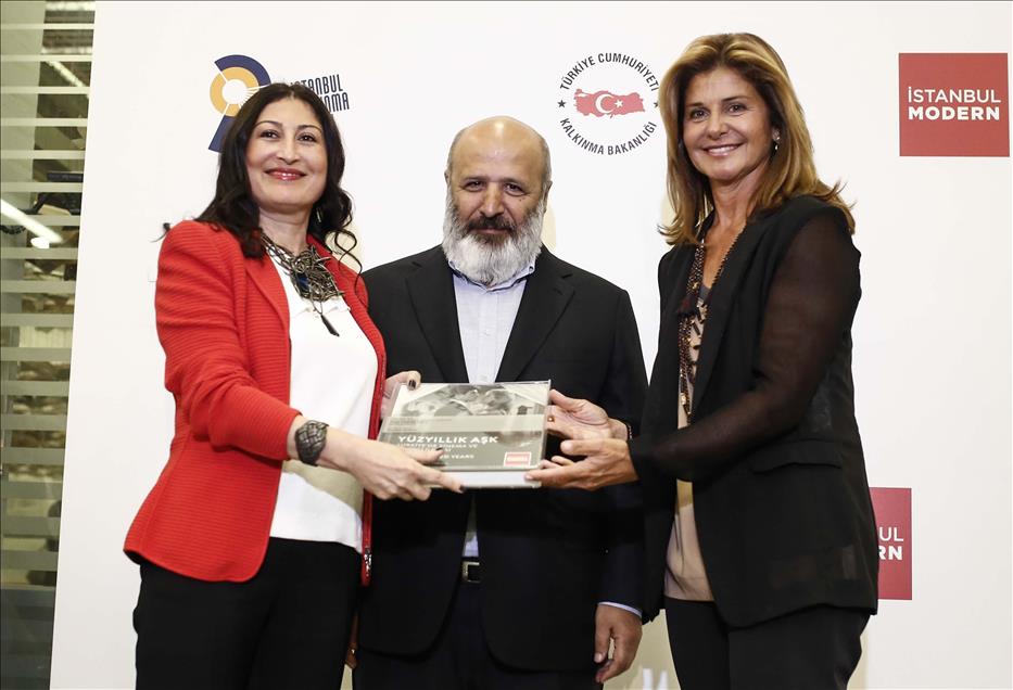 "Yüzyıllık Aşk: Türkiye'de Sinema ve Seyirci İlişkisi" sergisi açıldı