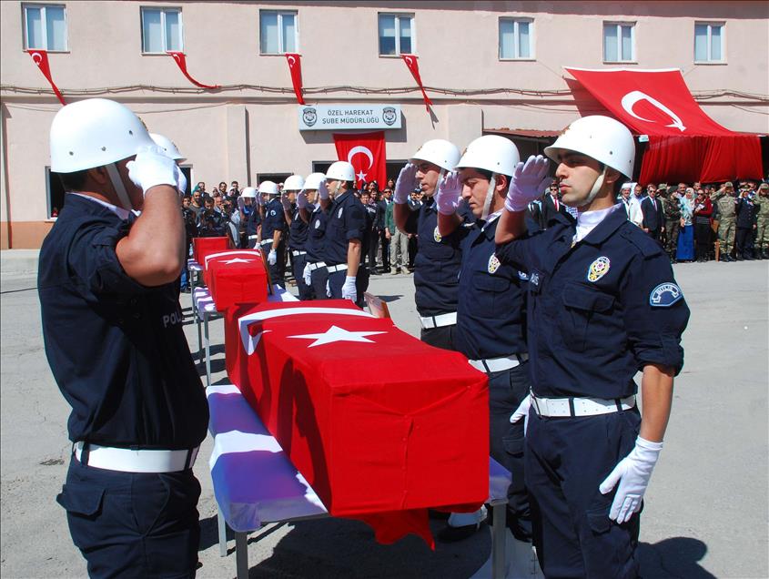 Bitlis'te şehit polisler için tören düzenlendi