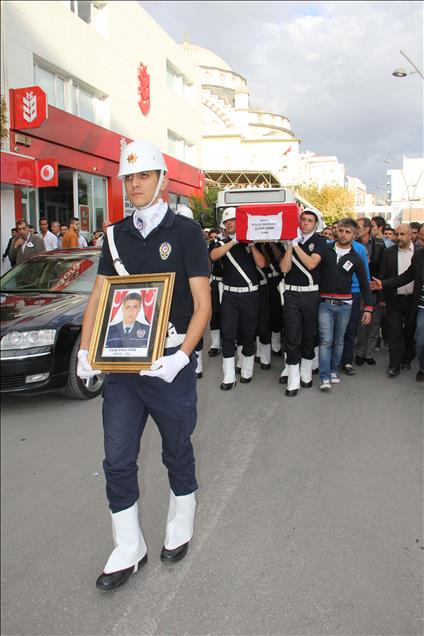 Bitlis'teki kazada şehit olan polisler