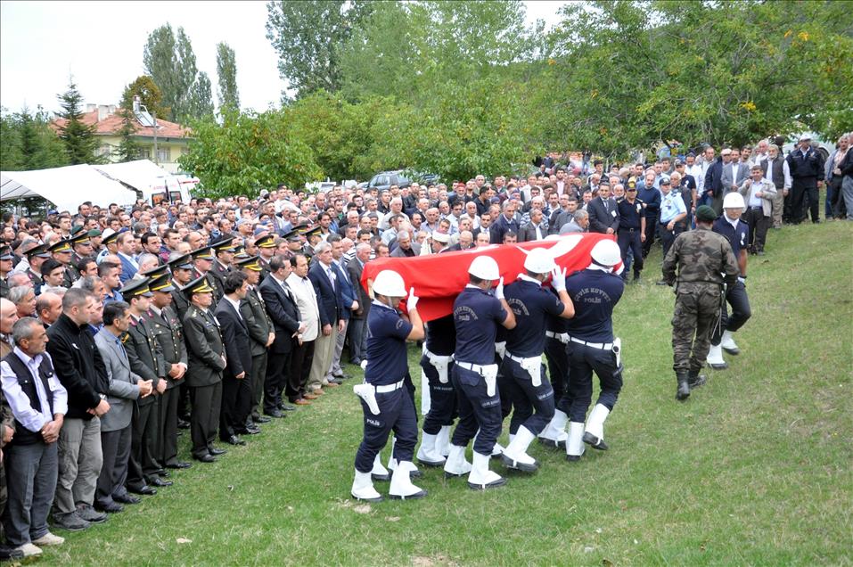 Bitlis'teki kazada şehit olan polisler