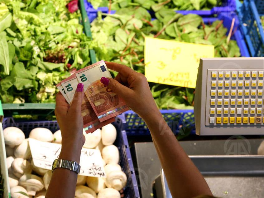 New Euro bank notes enter circulation