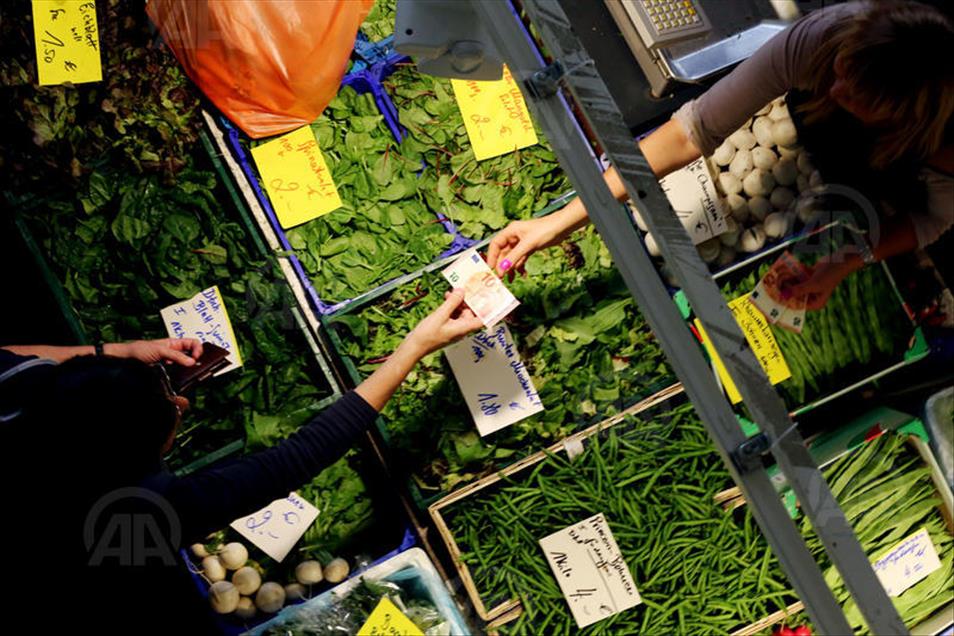 New Euro bank notes enter circulation