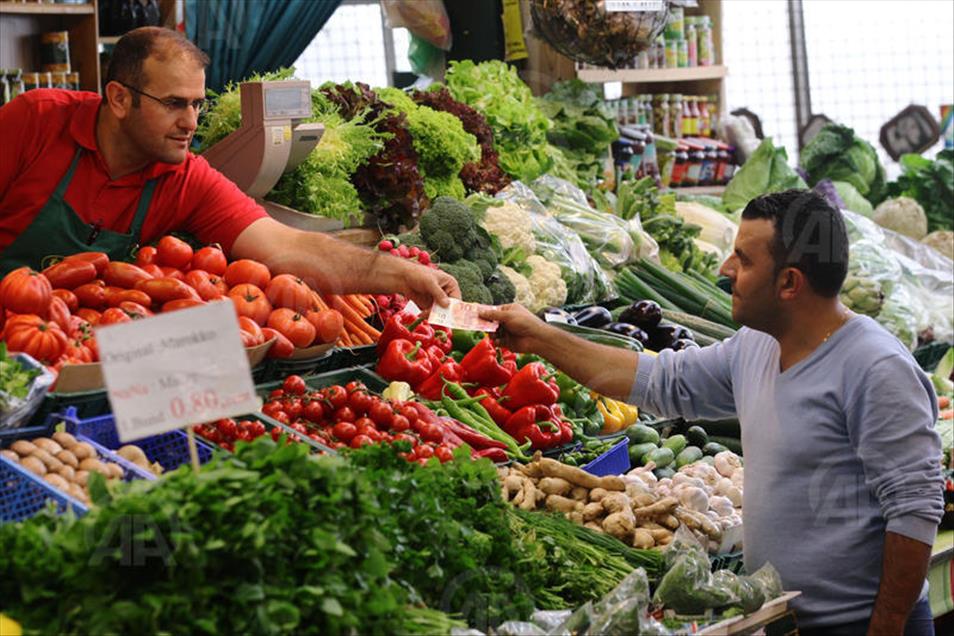 New Euro bank notes enter circulation
