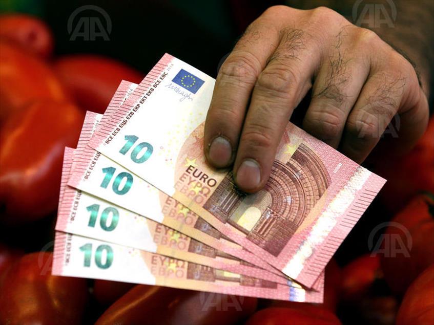 New Euro bank notes enter circulation