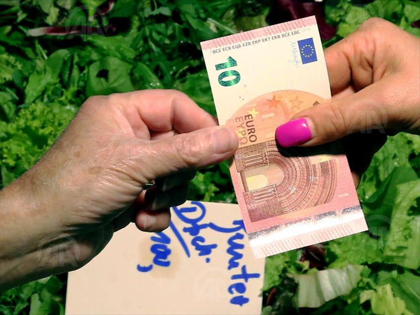 New Euro bank notes enter circulation