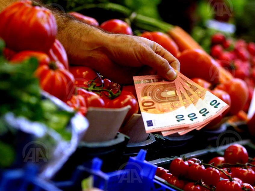 New Euro bank notes enter circulation