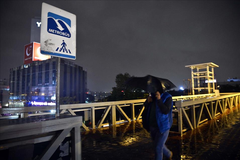 İstanbul'da şiddetli yağış ve fırtına