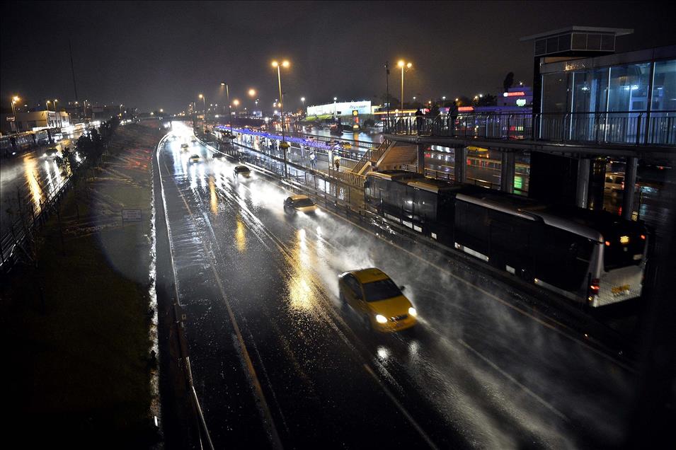 İstanbul'da şiddetli yağış ve fırtına