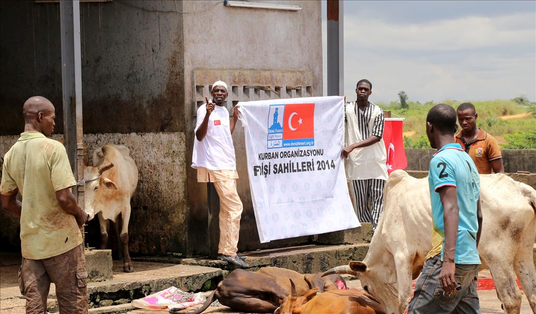Türkiye’nin kurban yardımları yüzleri  güldürüyor