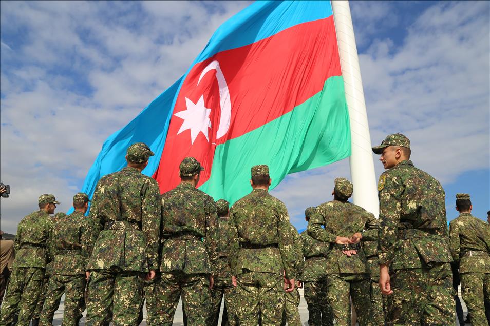 Dünyanın ikinci en yüksek bayrak direğine Azerbaycan bayrağı çekildi
