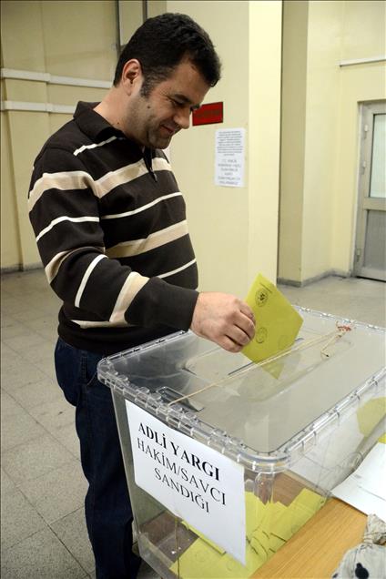 Hakim ve savcılar sandık başında