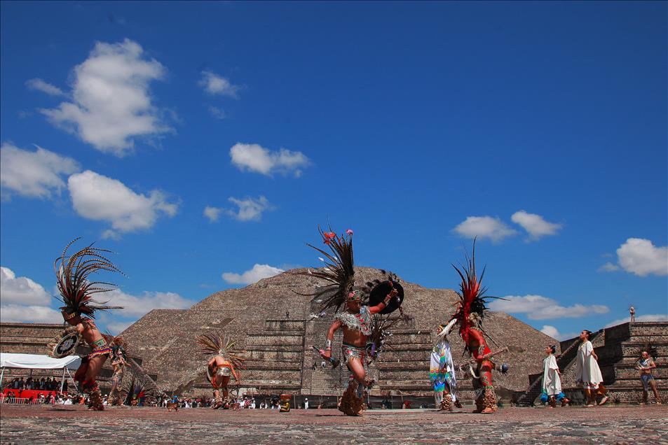 New Fire lighting ceremony in pre-hispanic city Teotihuacan