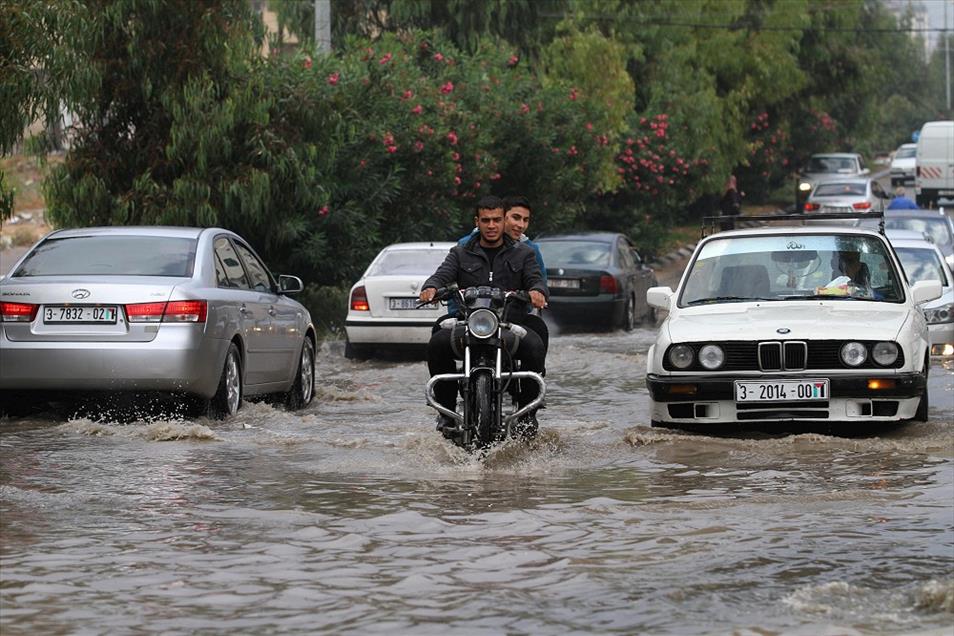 Kış yağmurları Gazzelileri olumsuz etkiledi 