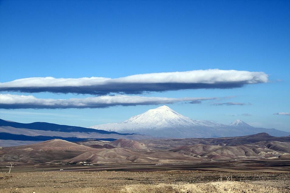Ağrı Dağı'na kar yağdı