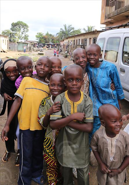 Ivory Coast: Children's happiness despite poverty and unused natural resources
