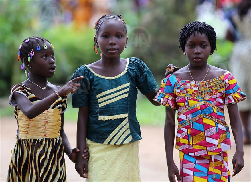 Ivory Coast: Children's happiness despite poverty and unused natural resources
