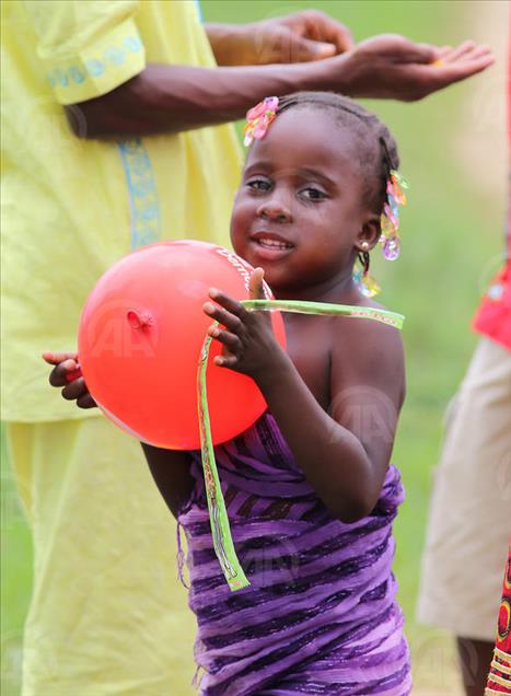 Ivory Coast: Children's happiness despite poverty and unused natural resources