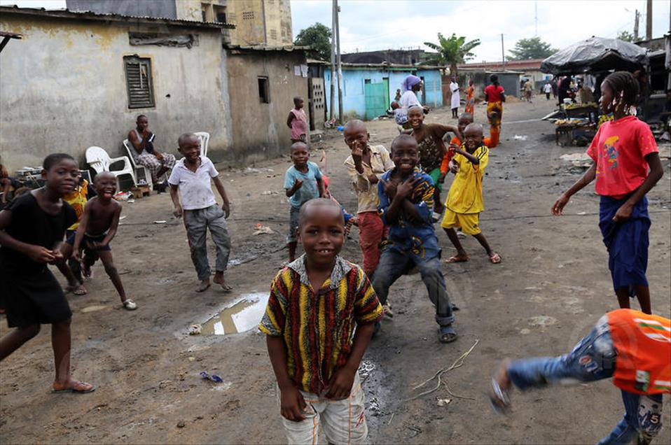 Ivory Coast: Children's happiness despite poverty and unused natural resources