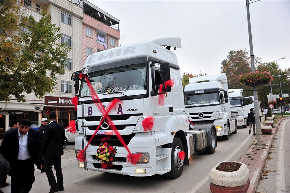 Tırı gelin arabası yaptılar