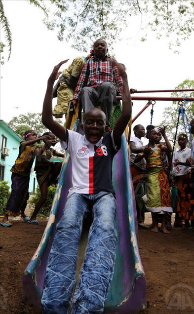 Ivory Coast: Children's happiness despite poverty and unused natural resources