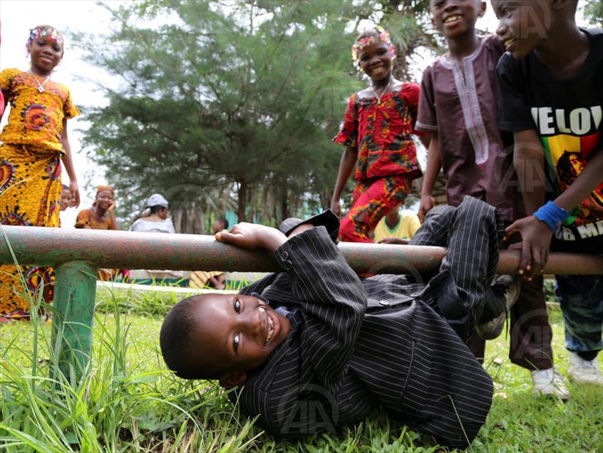 Ivory Coast: Children's happiness despite poverty and unused natural resources