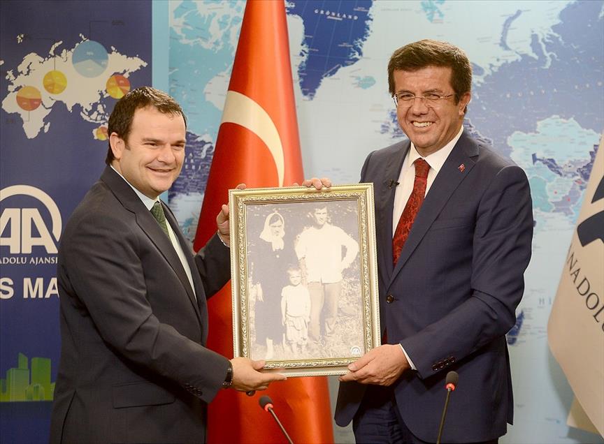 Zeybekci AA Finans Masası'na konuk oldu