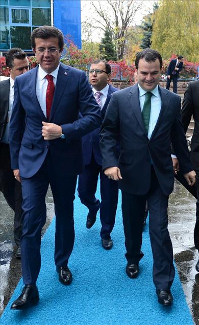 Zeybekci AA Finans Masası'na konuk oldu