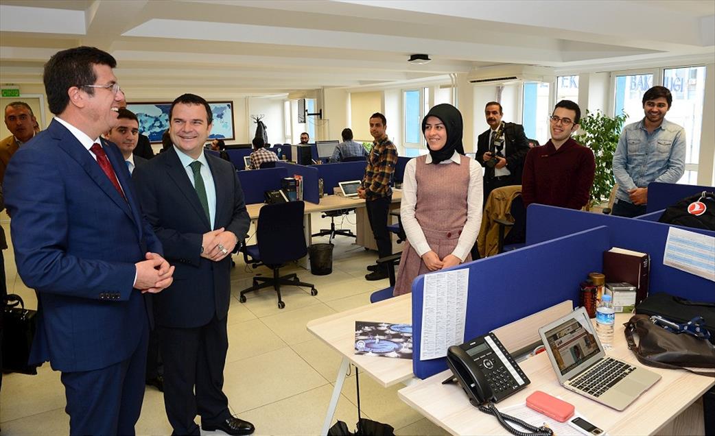 Zeybekci AA Finans Masası'na konuk oldu