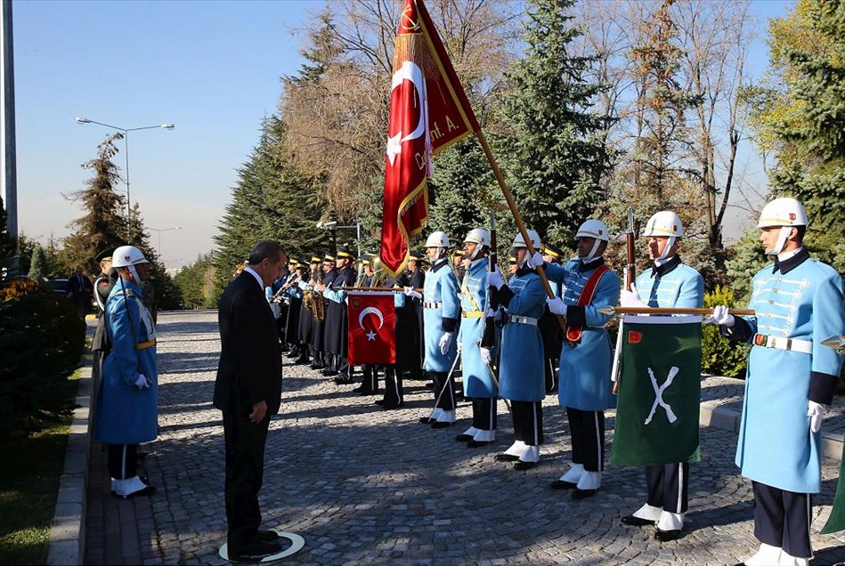 Cumhurbaşkanı Erdoğan, Muhafız Alayı'nı ziyaret etti