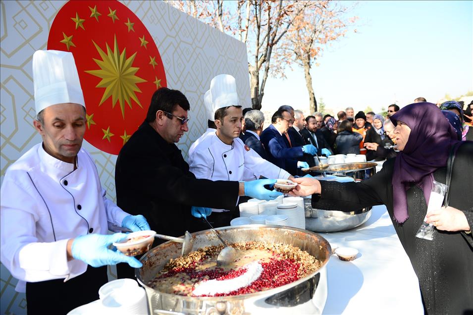 Cumhurbaşkanlığından vatandaşlara aşure ikramı