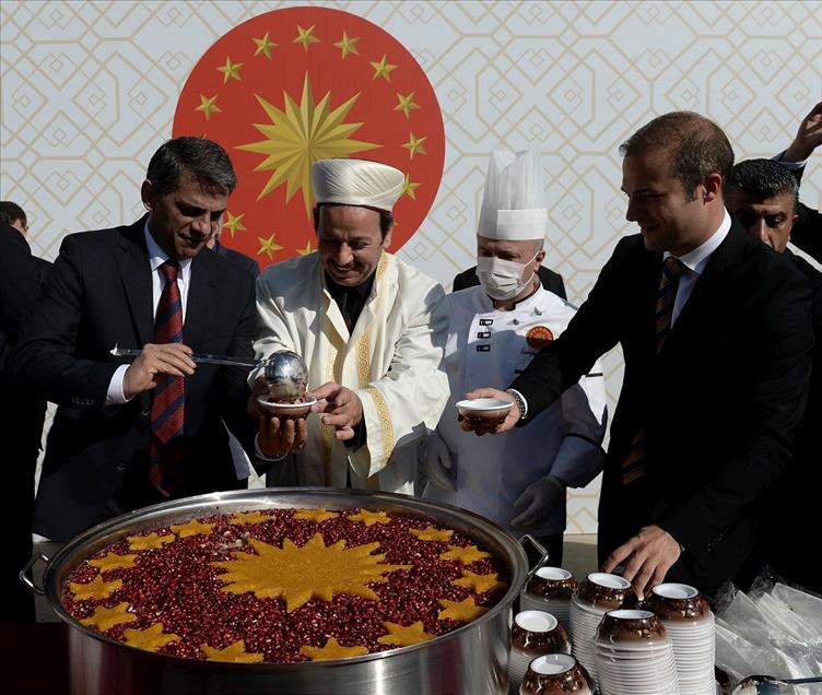 Cumhurbaşkanlığından vatandaşlara aşure ikramı