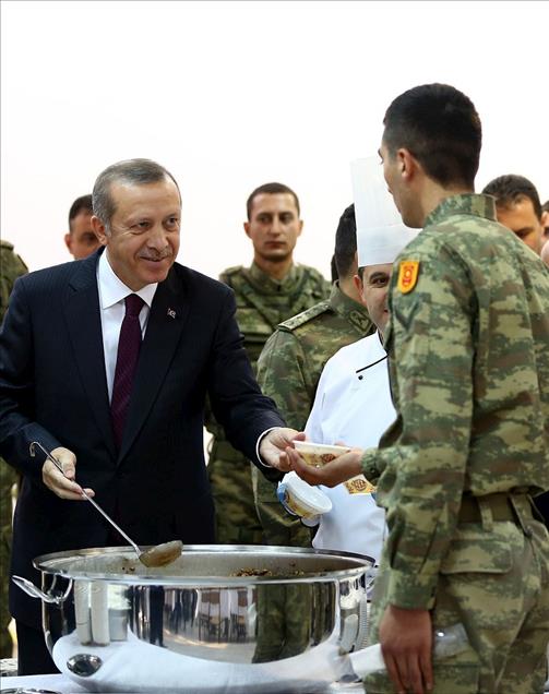 Cumhurbaşkanı Erdoğan, Muhafız Alayı'nı ziyaret etti