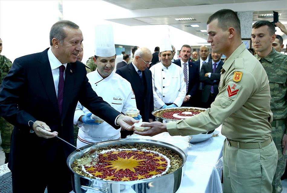 Cumhurbaşkanı Erdoğan, Muhafız Alayı'nı ziyaret etti